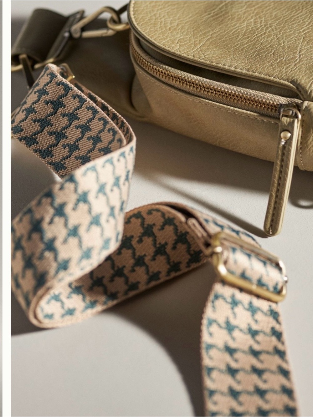 Anthropologie sling bag - Picture 4 of 7